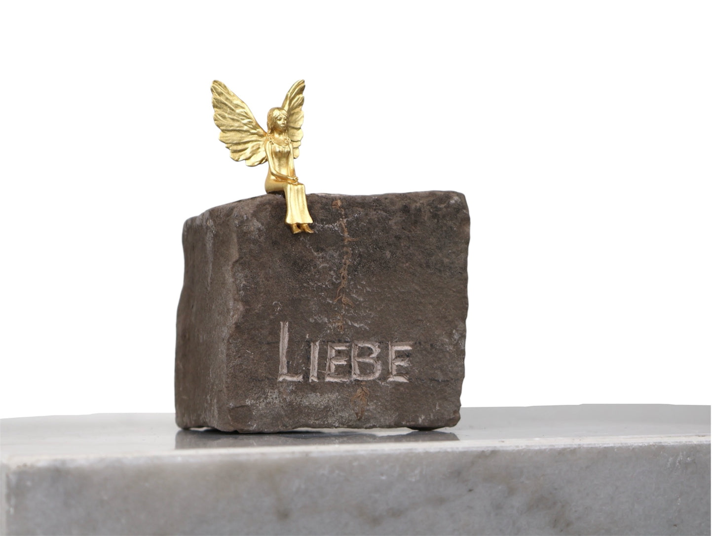 Hausschutzengel Mauriel 6,5 cm auf Grauwackestein "Liebe"