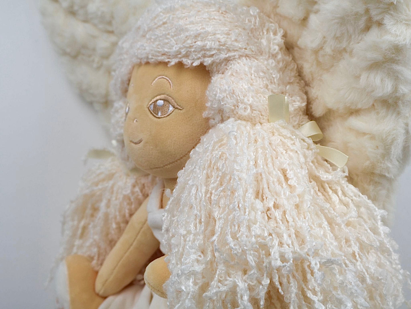 Kuschelengel Mauriel – designed by Künstlerin Daniela Wirtz