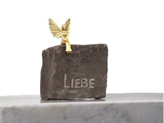 Hausschutzengel Mauriel 6,5 cm auf Grauwackestein "Liebe"